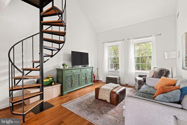 Building Photo - 3050 S Buchanan St