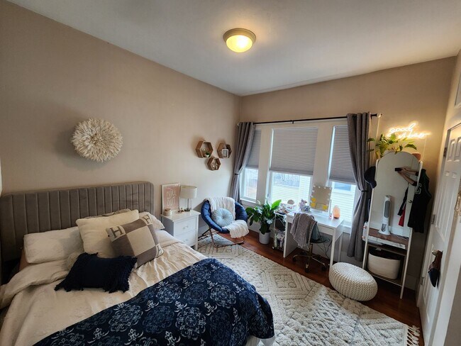 Building Photo - Modern 4-Bed, 2-Bath Near BU — Newly Renov...