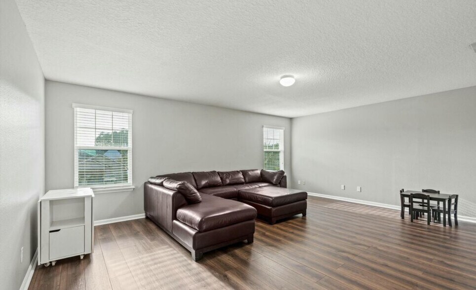 Building Photo - 904 Rose Garden Ct