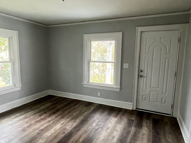 Building Photo - 2 Bedroom Home on Nashville Road
