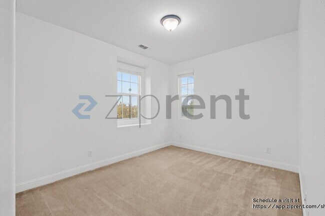 Building Photo - 1271 S Central Pkwy