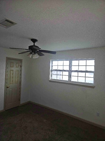 Building Photo - 1903 Rosary Dr