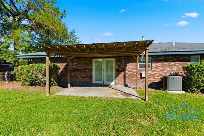 Building Photo - 609 Temple Dr