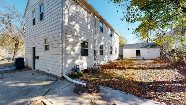 Building Photo - Amazing Location - Available August 1st