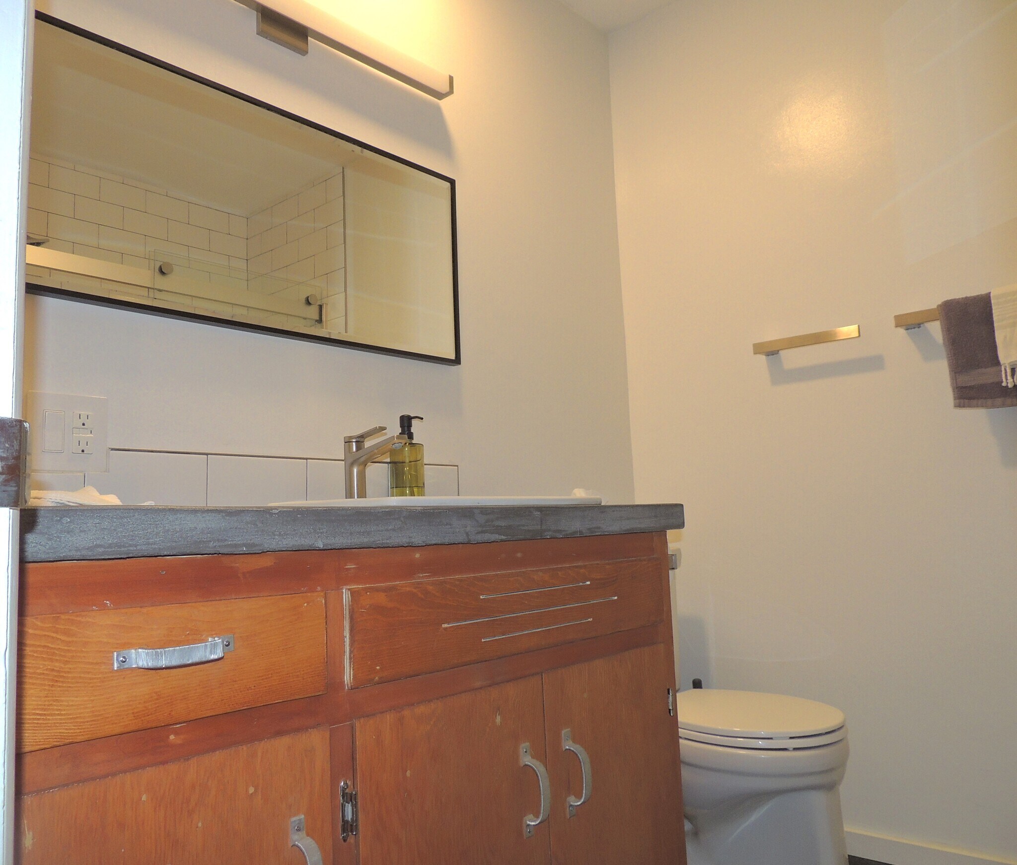 Building Photo - 408 Dressell Dr