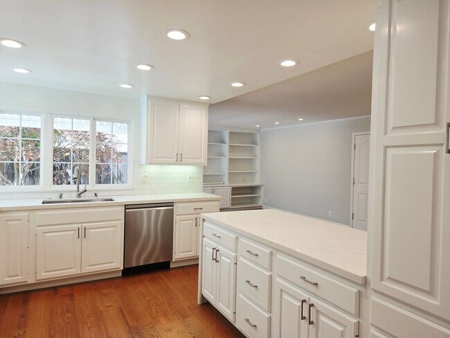 Building Photo - Stunning 4BD + Office Home with Pool in Li...