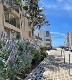 Steps from the sand...less than 50 feet away! - 20 Catamaran St