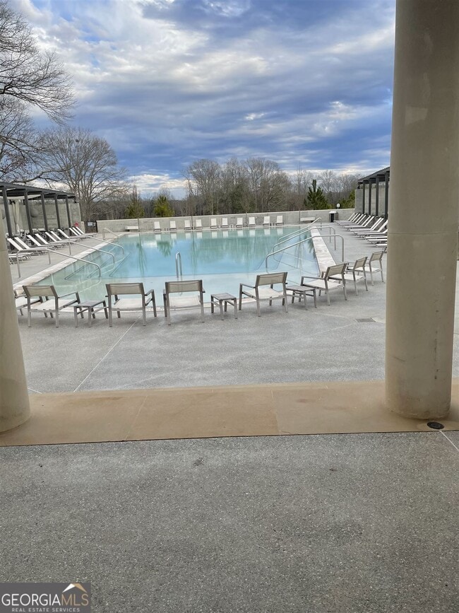 Building Photo - 460 Heatherden Ave