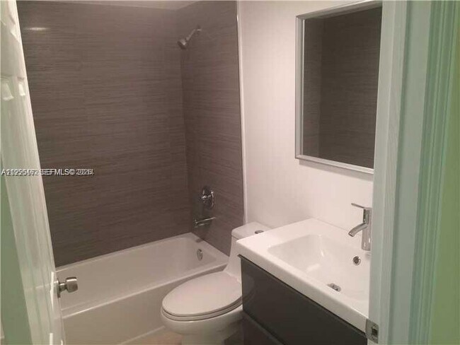 Building Photo - 650 S Park Rd