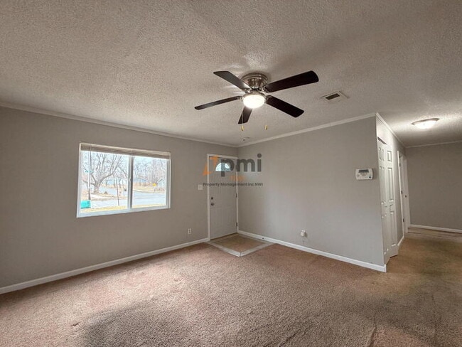 Building Photo - 5700 E 10th Ave