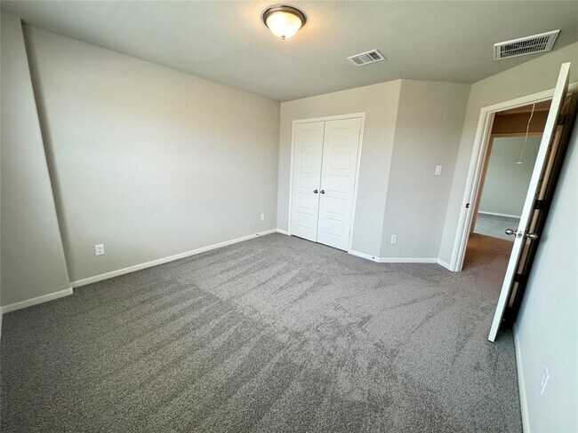 Building Photo - 27231 Blue Pool Dr