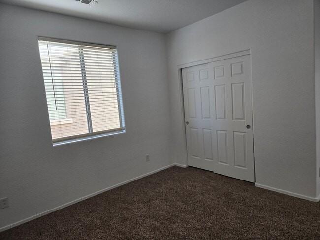 Building Photo - Spacious 4 bed, 3 full bath home in New Ri...
