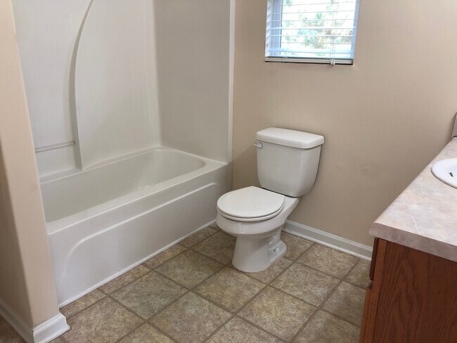 Building Photo - BRIDGEWATER HOME! PRE-LEASING FOR AUGUST 2026!