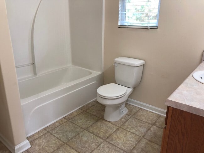 Building Photo - BRIDGEWATER HOME! PRE-LEASING FOR AUGUST 6, 2026!