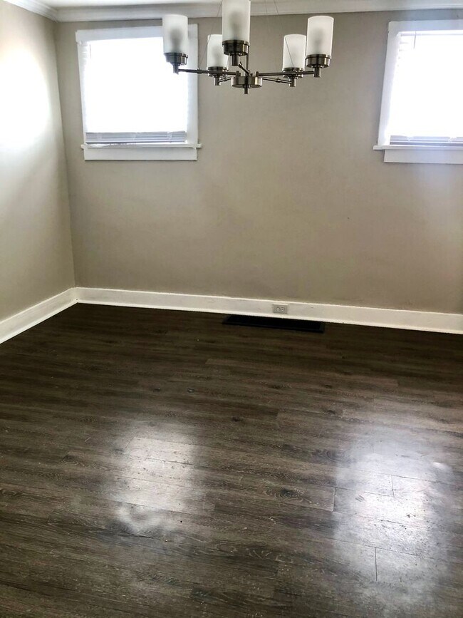 Building Photo - *** Swissvale * Beautiful & Spacious 4 Bedroom / 2 Bath House * Large Fenced in Backyard * Pet Fr...