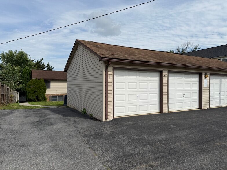 off street parking included, 2 car garage available with additional fee - 917 Rose Hill Ave