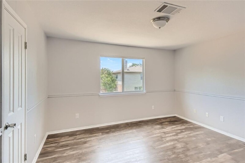 Building Photo - 1420 Quicksilver Cir