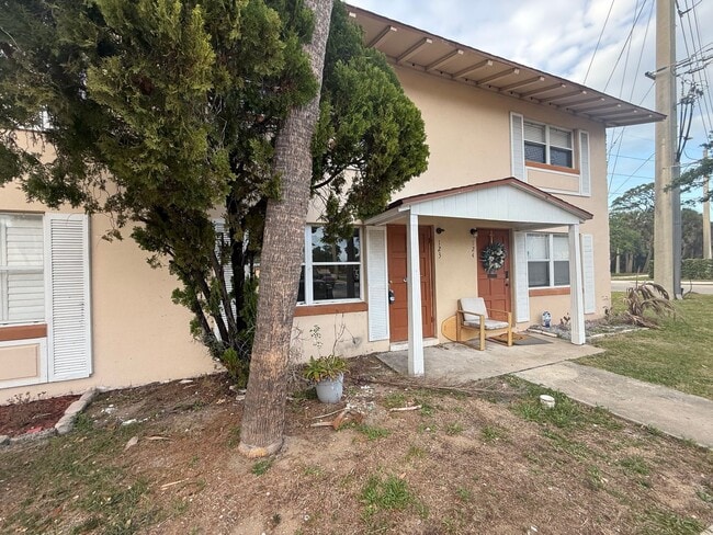 Building Photo - Beautiful 2 Bed 1.5 Bath Townhome AVAILABLE IMMEDIATELY!