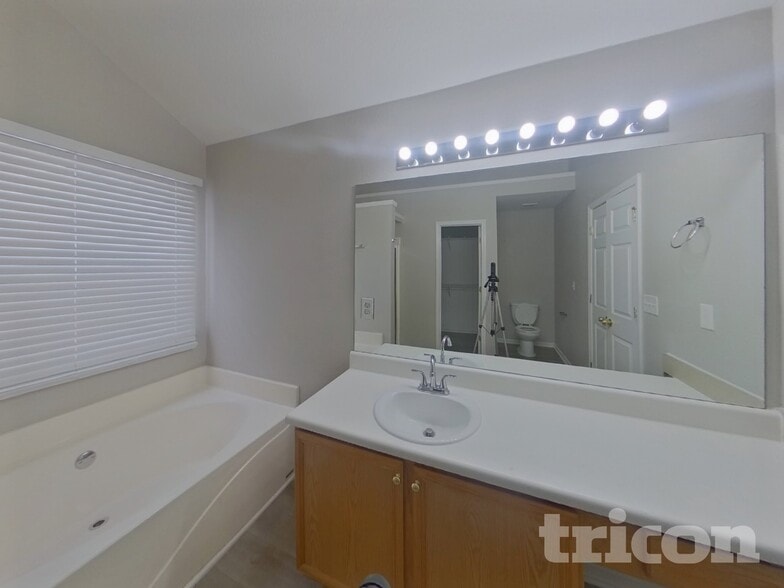 Building Photo - 4122 Ravenwood Ct