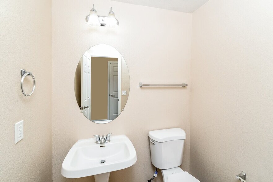 Building Photo - 810 E Rossi Ct