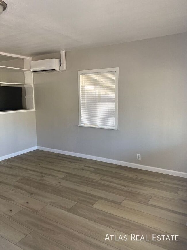 Building Photo - 1741 W Desert Cove Ave