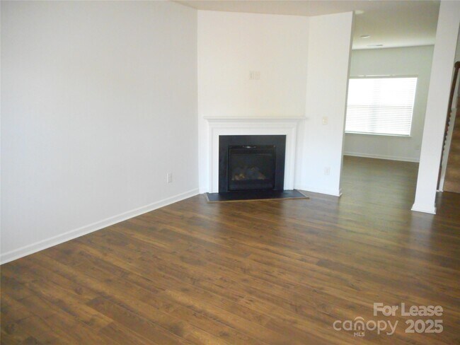 Building Photo - 820 Larmore Ave