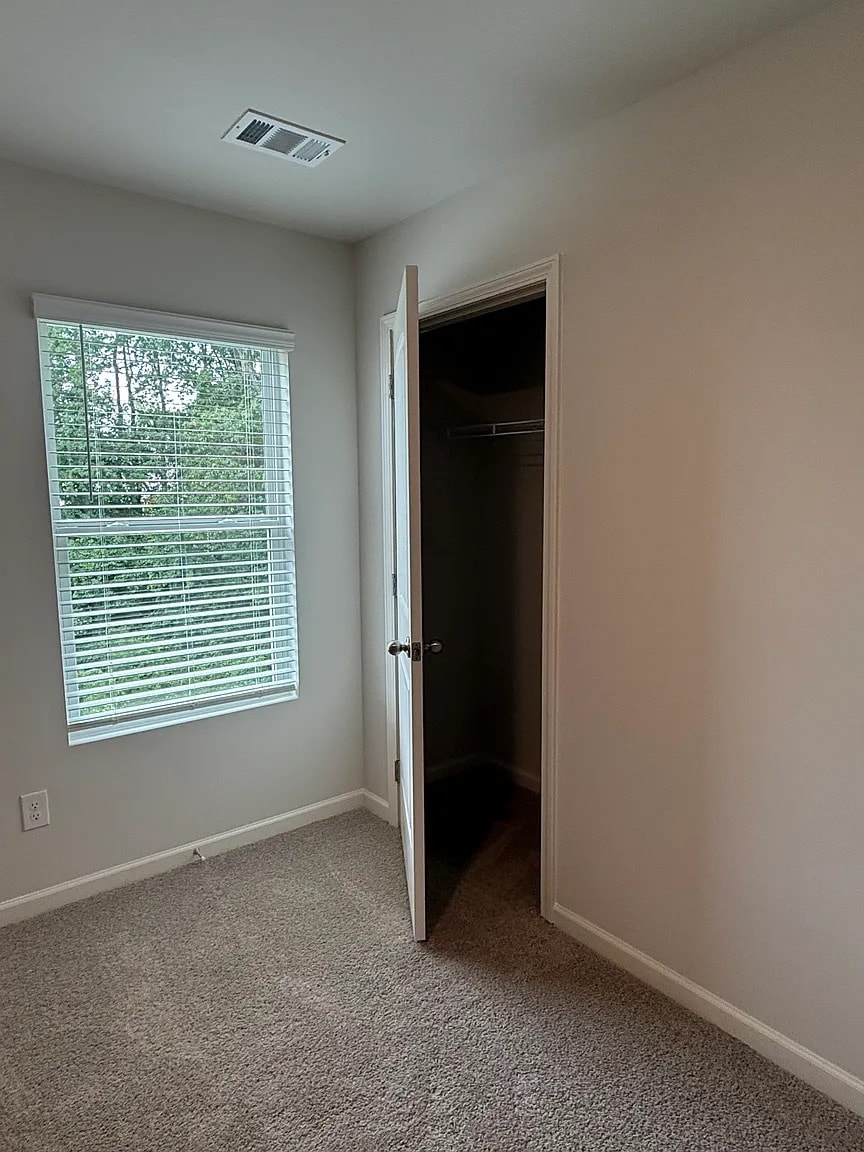 Building Photo - Room in Townhome on Greyton Dr
