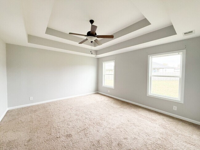 Building Photo - 3 Bedroom 3 Bathrooms located on a Cul De ...