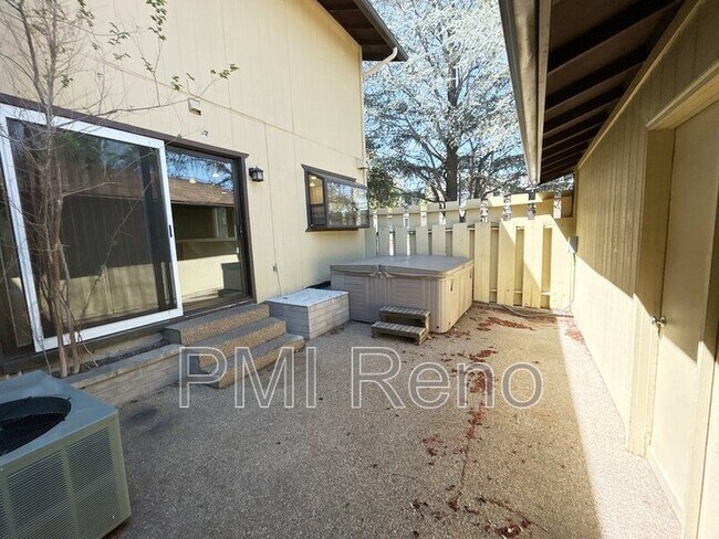 Building Photo - 1555 Foster Dr