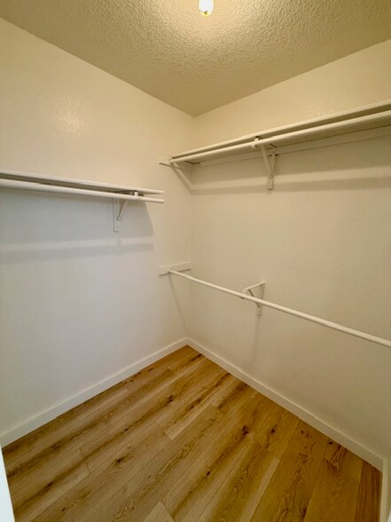 Building Photo - 689 Birdie Ln