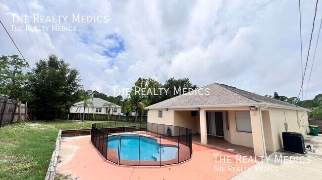 Building Photo - 795 Alcazar Ave
