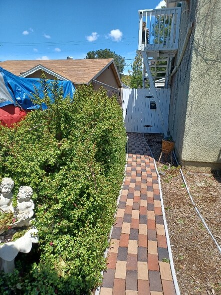 Building Photo - 876 Adele St