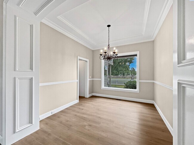 Building Photo - 4 Bedrooms Plus an Office Steps from the R...