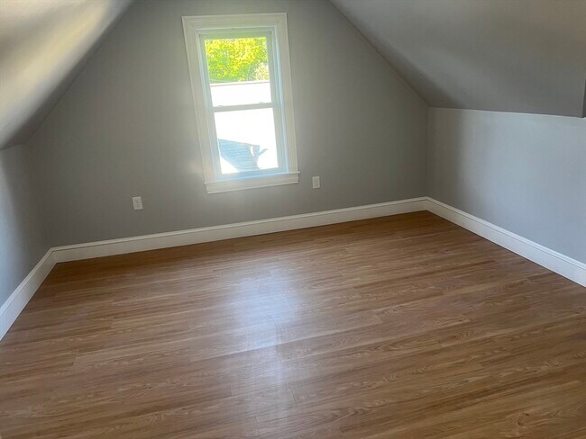 Building Photo - 385 Cohannet St