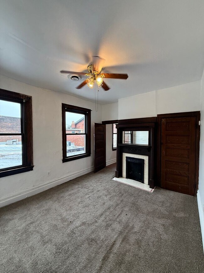 Building Photo - 1309 E Carson St