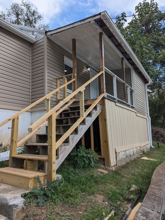 Building Photo - Remodeled 2 bedroom 1.5 bath home.