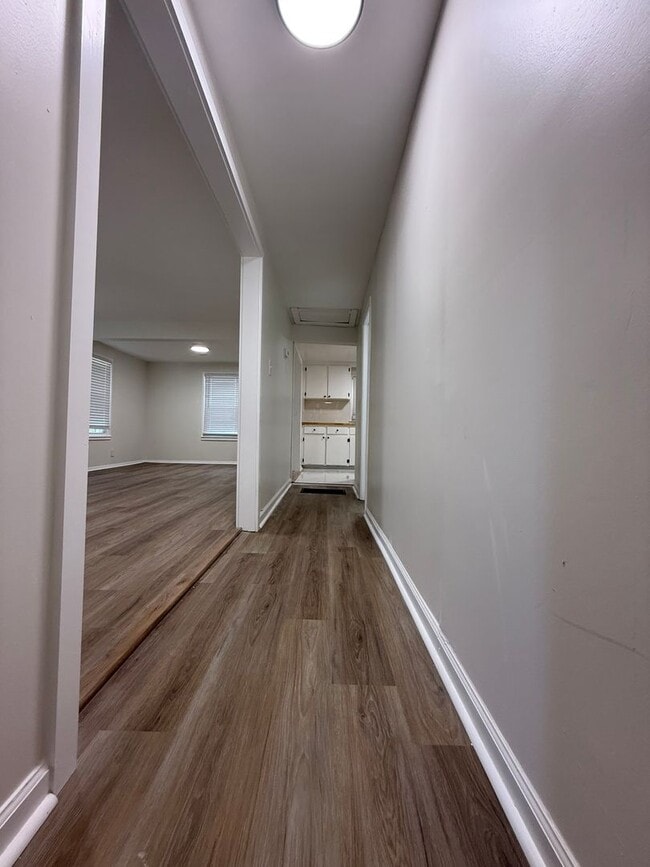 Building Photo - Remodeled 3BD/ 2Bath