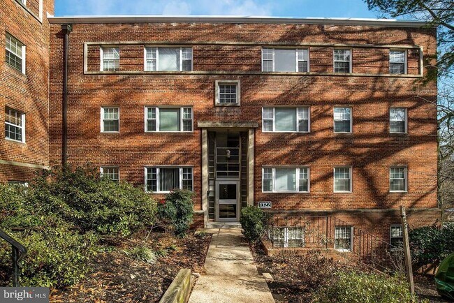 Primary Photo - 1322 Fort Myer Dr