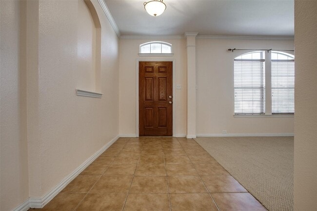 Building Photo - 1420 Canary Dr