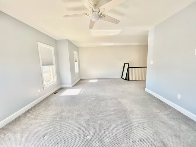 Building Photo - SIENA Place/PACKER PARK CORNER 4 Bedroom/2...