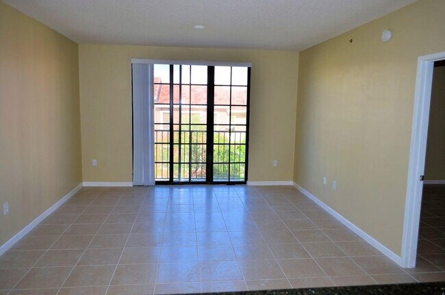 Building Photo - 630 S Sapodilla Ave