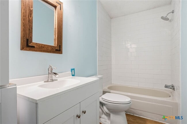 Building Photo - 3034 Barr Ln