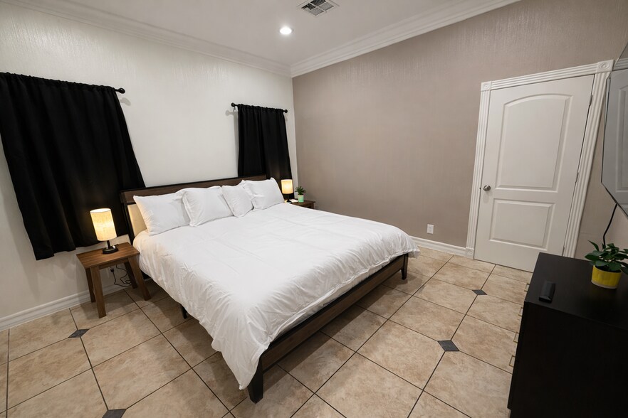 Building Photo - 1014 Brown St