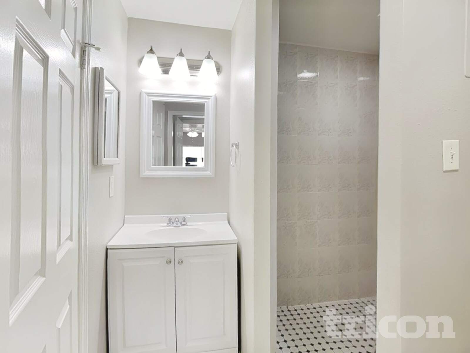 Building Photo - 1707 W Hanlon St