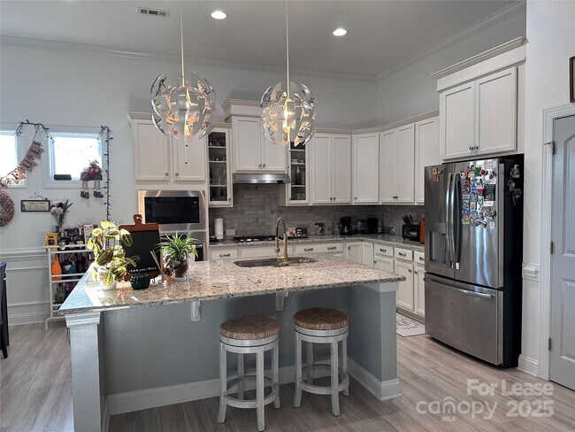 Building Photo - 1101 Waterlily Dr