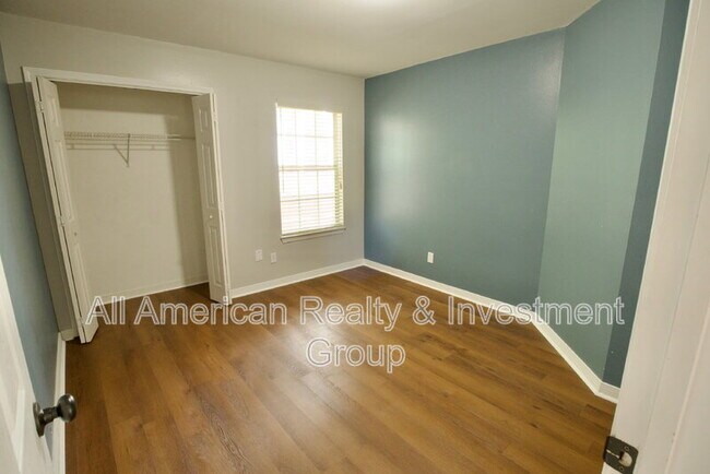 Building Photo - 1911 Summer Hills Ln