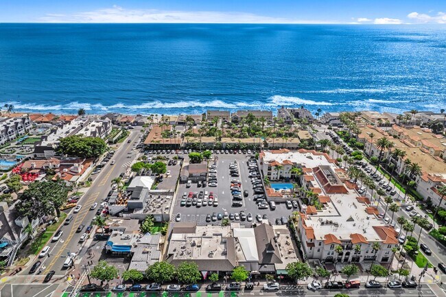 Building Photo - Charming Cottage Located In Carlsbad Village / Two Blocks From The Beach!