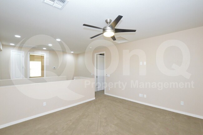 Building Photo - 1522 E Hummingbird Way