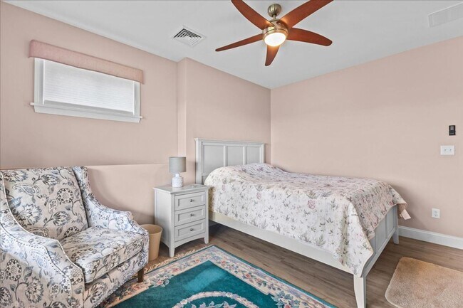 Building Photo - 3BD/2.5BA Beautiful House in Hinesburgh, VT