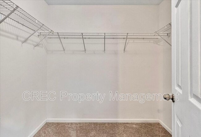 Building Photo - 7900 Shadow Oak Dr